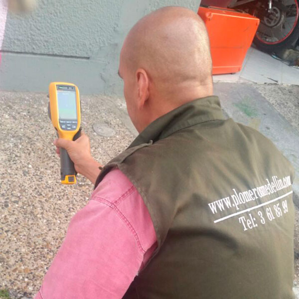 Detector de fugas en Castilla Medellín