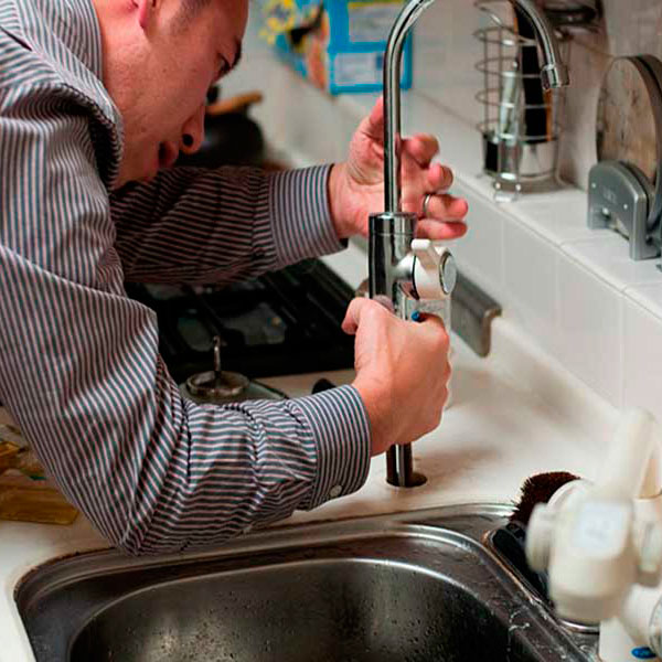 Reparacion de tuberías en Castilla Medellín